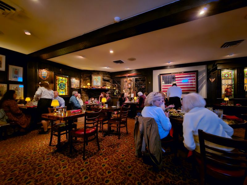 Reservations, hours, and timing tips