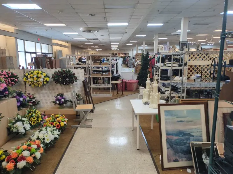 Alabama &mdash; Treasure Box Antique Mall (Selma, AL)