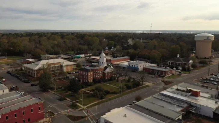 The charming small town in Alabama where living comfortably still feels realistic