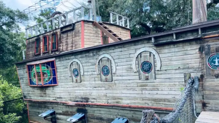 The one-of-a-kind boat restaurant you&rsquo;ll find at Solomon&rsquo;s Castle in Florida