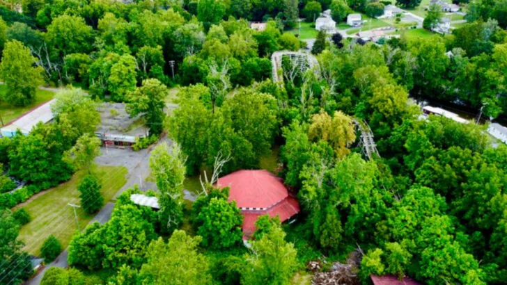 This Abandoned Amusement Park in Pennsylvania Feels Frozen in Time
