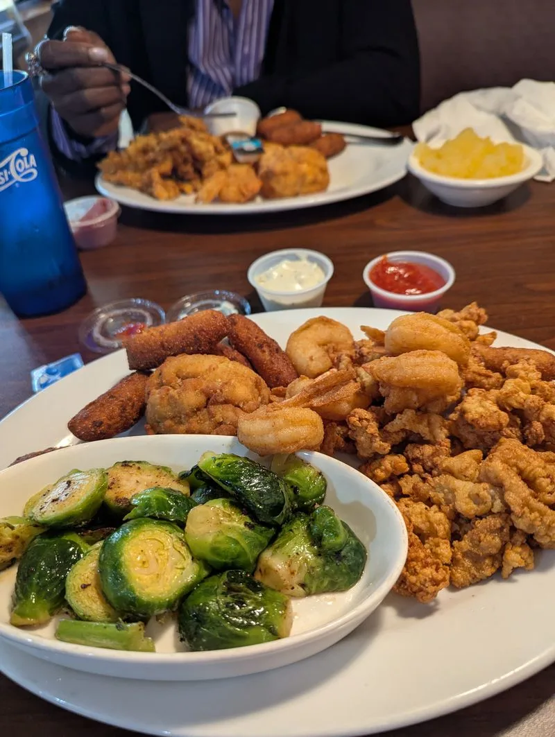 Why Meding's fried clams stand out