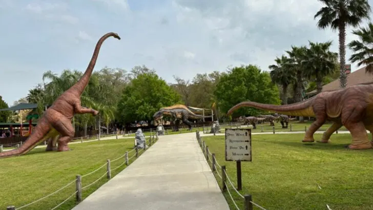This Florida Theme Park Lets You Walk Among Life-Size Dinosaurs