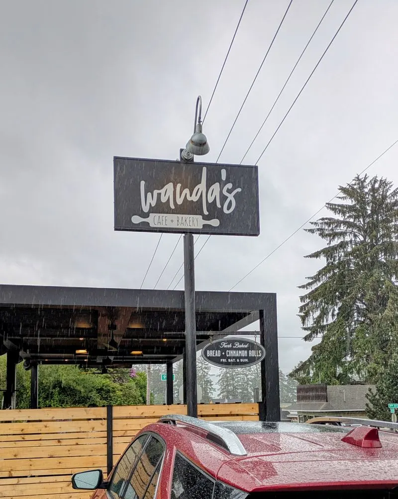 Plan Your Visit: Hours, Parking, and The Wait