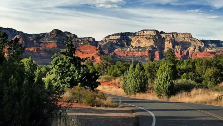 This short 7-mile Arizona drive rewards travelers with canyon and red rock views