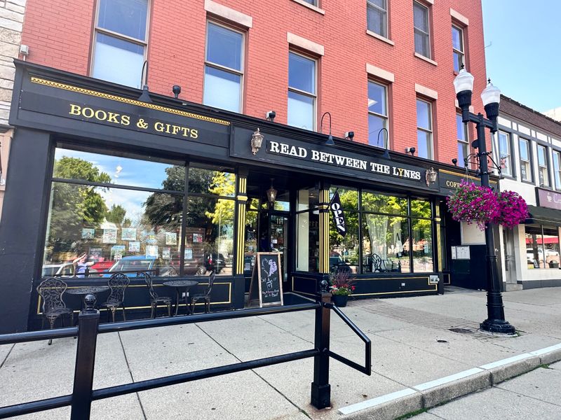 Read Between the Lynes (Woodstock)