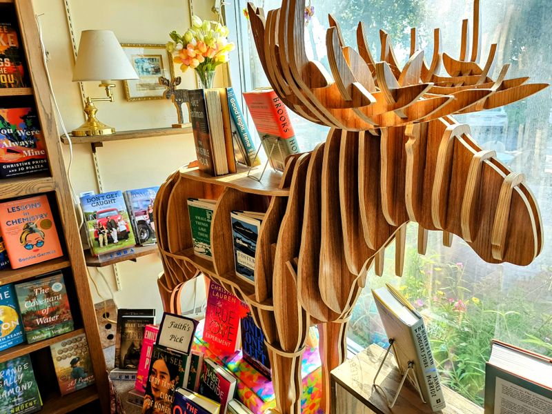 Lake Country Booksellers