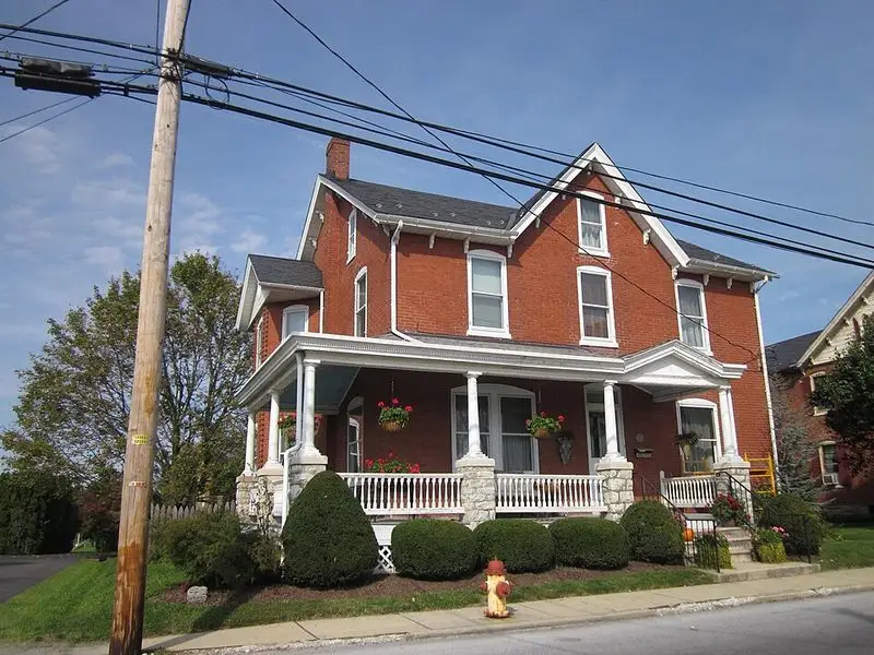 VII. Historic Architecture and Small-Town Charm