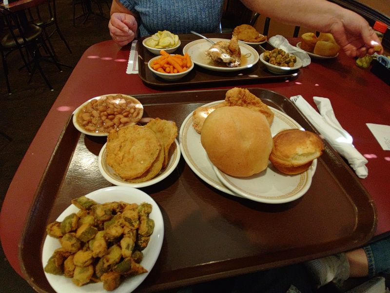 Bread, rolls, and cornbread etiquette