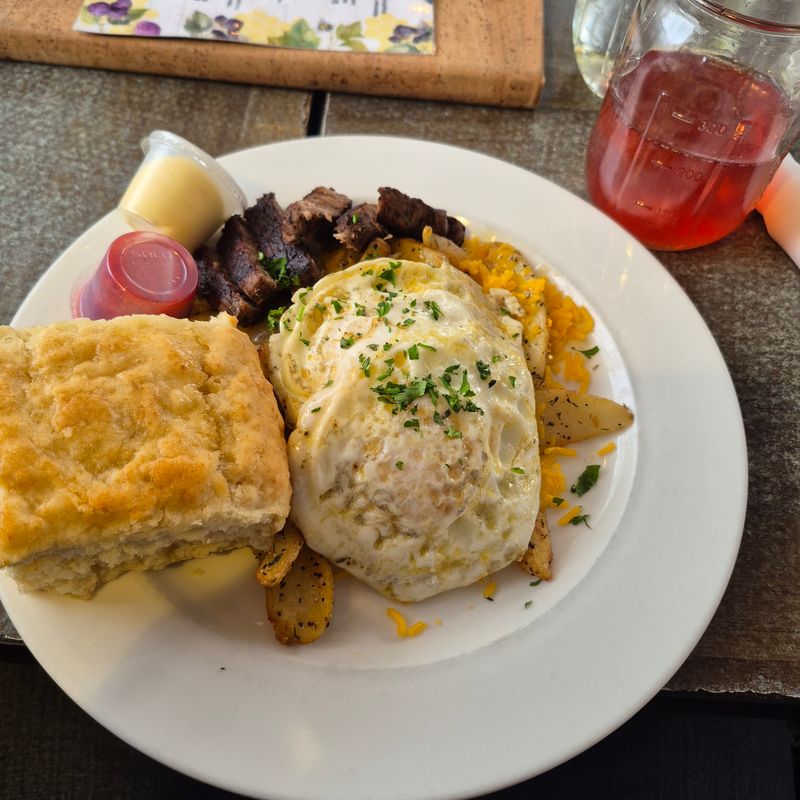 Virginia &mdash; The Bee and The Biscuit (Virginia Beach)