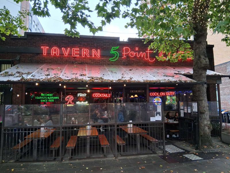 Washington – The 5 Point Cafe – Seattle