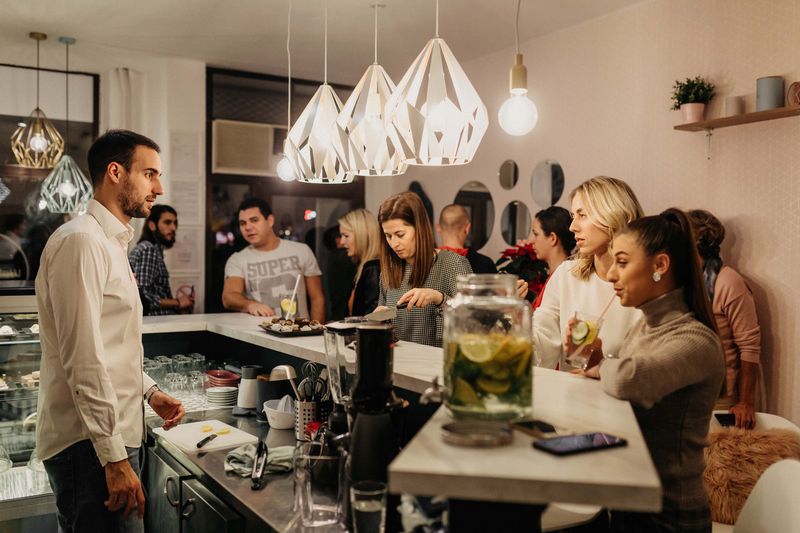 Scams and pickpockets target the distracted