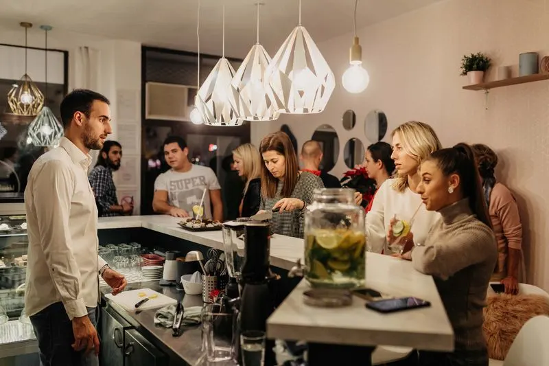 Scams and pickpockets target the distracted