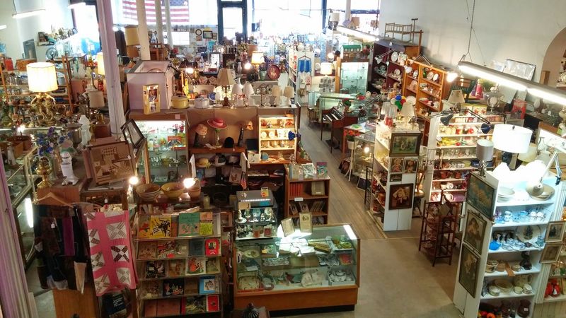 Wisconsin &mdash; Antique Center of La Crosse (La Crosse, WI)