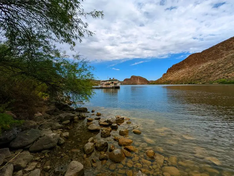 Canyon Lake — A Desert Oasis