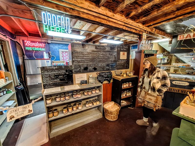 Family-friendly tips and seating insights