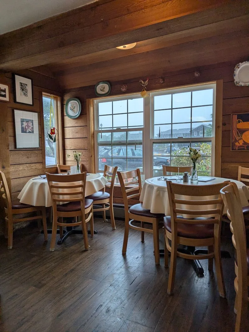 Ambiance: cozy, intimate, and distinctly Cannon Beach