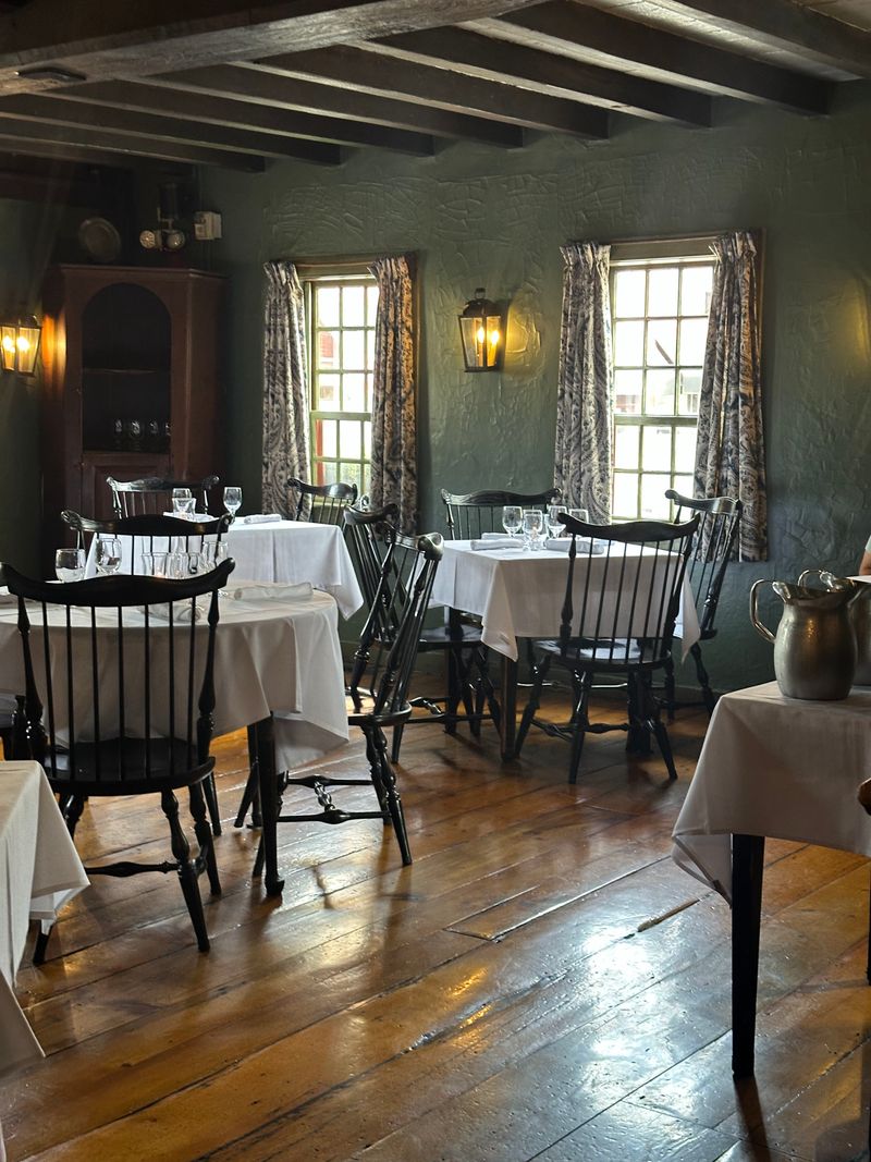 Atmosphere: fireplaces, wood beams, and quiet conversation