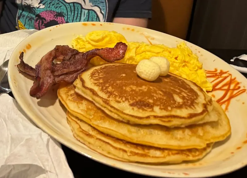 How to Tackle Breakfast: Tips, Timing, and Must Orders