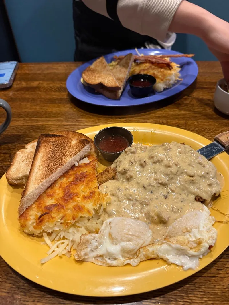 Biscuits and gravy that set the tone