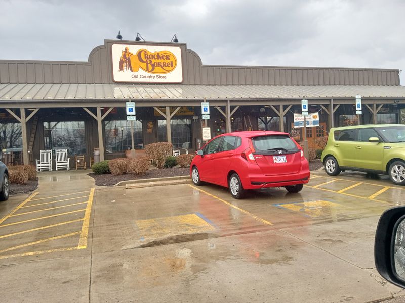 Cracker Barrel Old Country Store - Sunbury