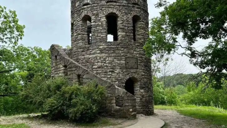 You need to visit this gorgeous Iowa town that feels straight out of a movie