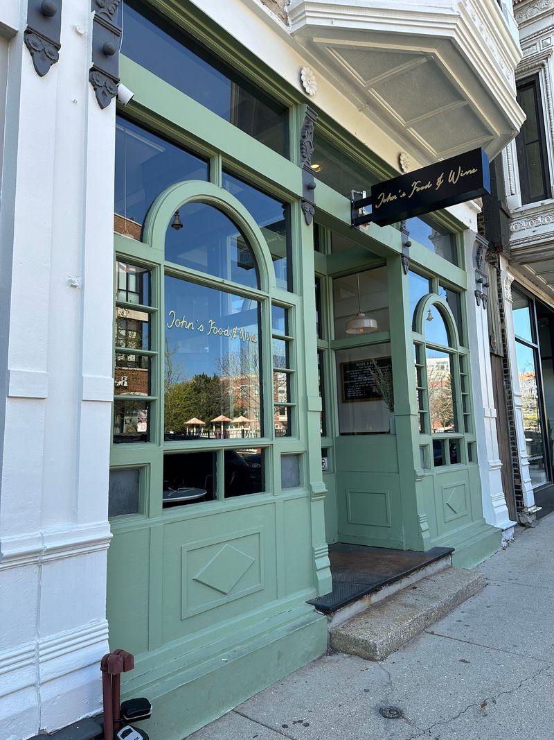 John&rsquo;s Food & Wine &mdash; Chicago, IL