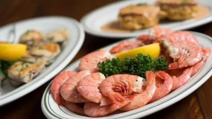 10 Alabama Beachside Grills That Families Keep Recommending