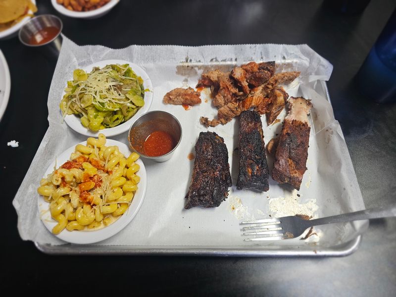 Roadside 'Que — Fort Payne, AL