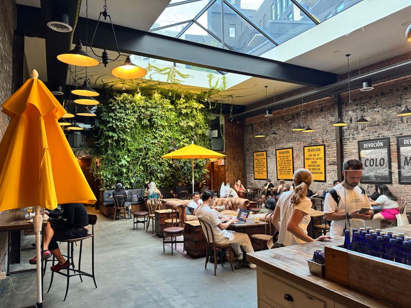 Devoci&oacute;n &ndash; Williamsburg, Brooklyn & Manhattan, NY