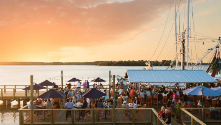 14 waterfront restaurants in South Carolina where the view does half the work