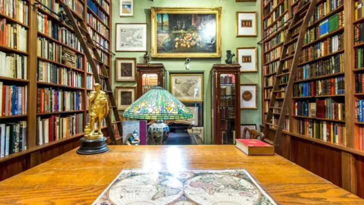 8 Used Bookstores in Florida That Feel Like a Reader&rsquo;s Weekend Plan