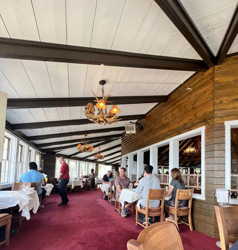 Legendary Apr&egrave;s-Ski Dining