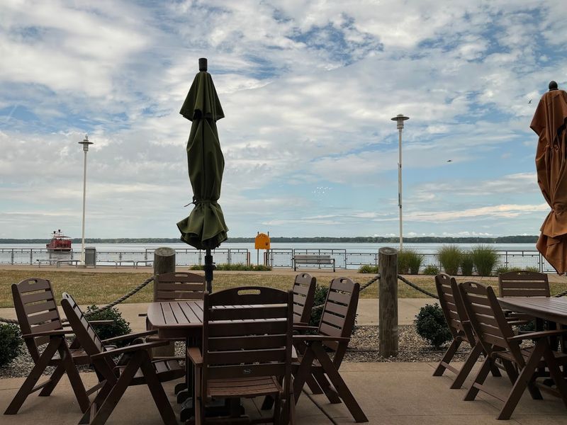 Setting and Ambience That Sets the Mood