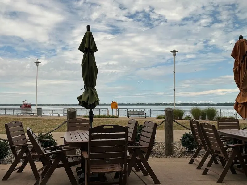 Setting and Ambience That Sets the Mood