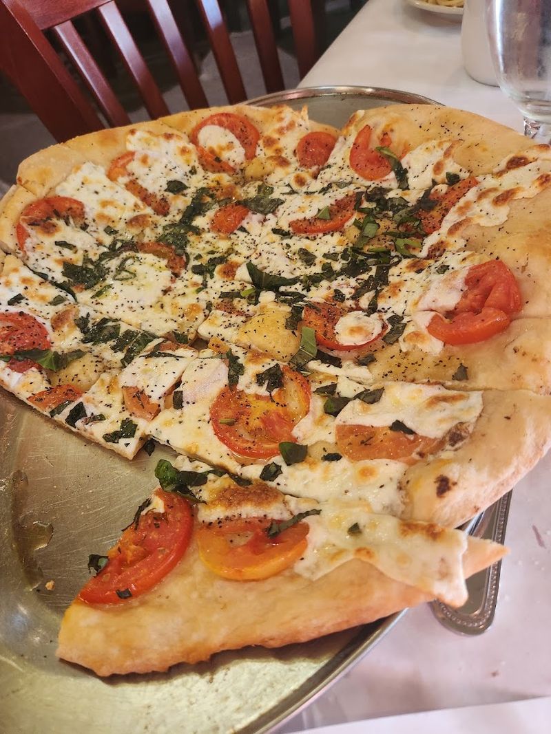 The Legendary Pizza That Keeps Locals Coming Back