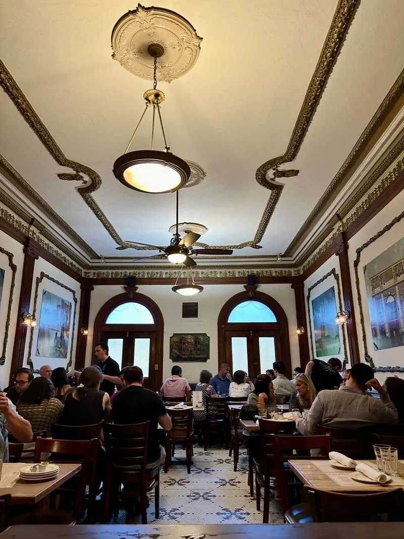 How to plan your visit: hours, reservations, and cash-only tips