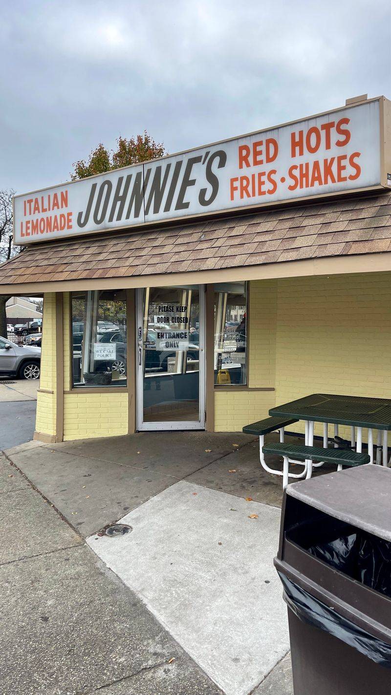 Johnnie's Beef — Neighborhood Favorite