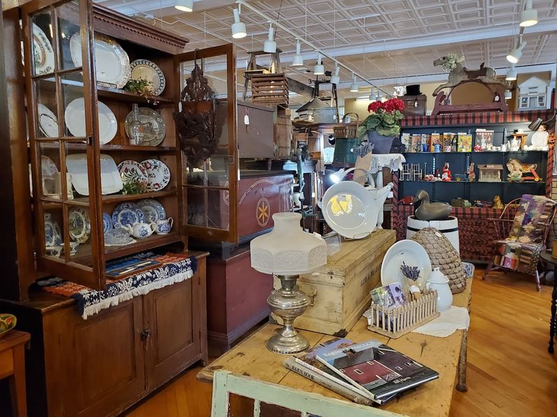 Art Deco and Vintage Collectibles