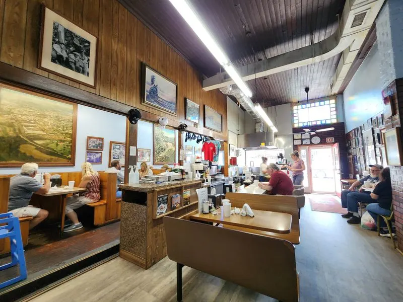 Seating and the dining rhythm inside