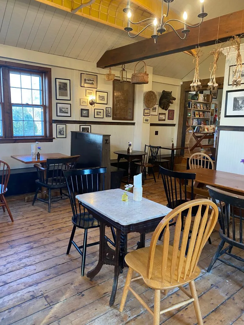 The Cafe & Pub Experience