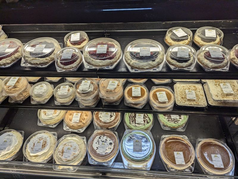 Sweet Finish: Amish Pies And Bars