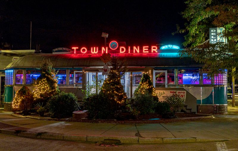 Deluxe Town Diner &ndash; Watertown, MA