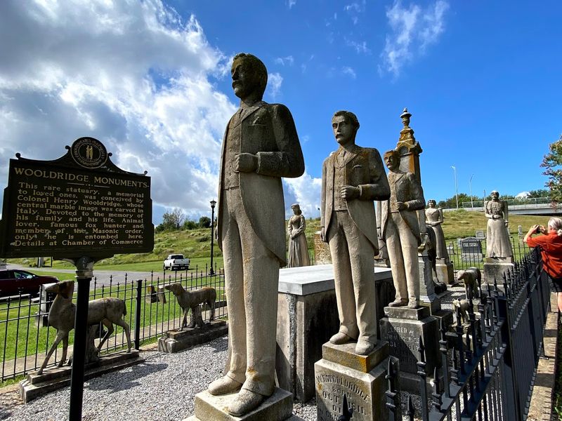 Wooldridge Monuments &ndash; Mayfield, KY