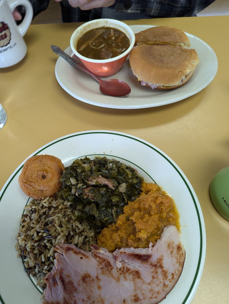 Breakfast and plate-lunch comfort