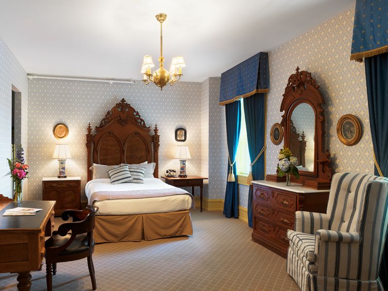 Famous Guests and Room Names