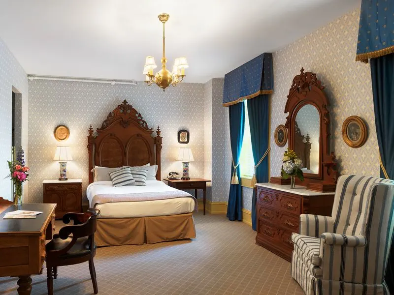 Famous Guests and Room Names