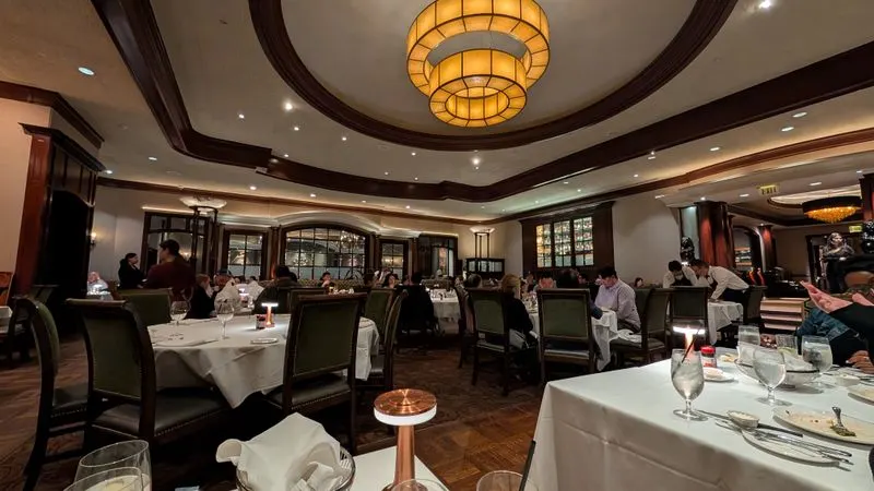 Ambiance and Old Hollywood Charm