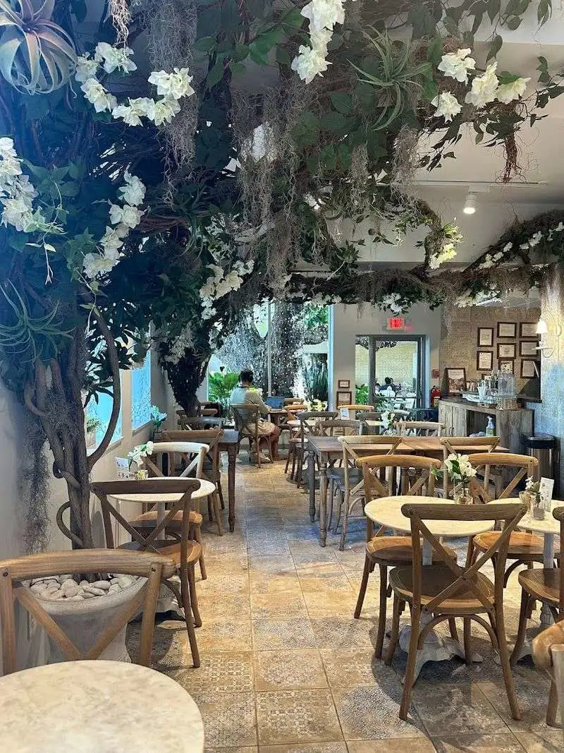 A Lifestyle Caf&eacute; That Doubles as a Social Gathering Space