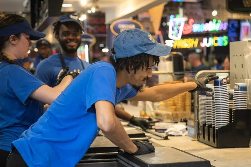 Service, speed, and the market experience